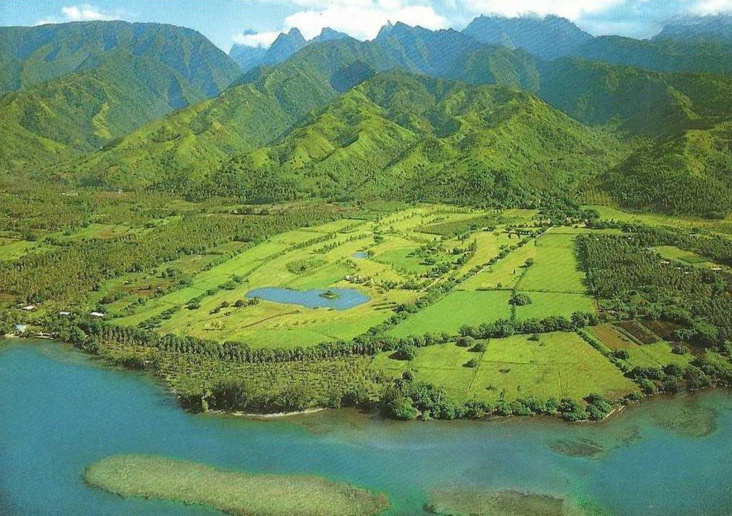 Golf d'Atimaono, seul parcours 18 trous de Polynésie française, à Papara