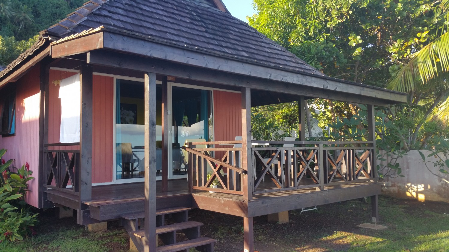Bungalow Tipanie avec terrasse face au lagon de Papara