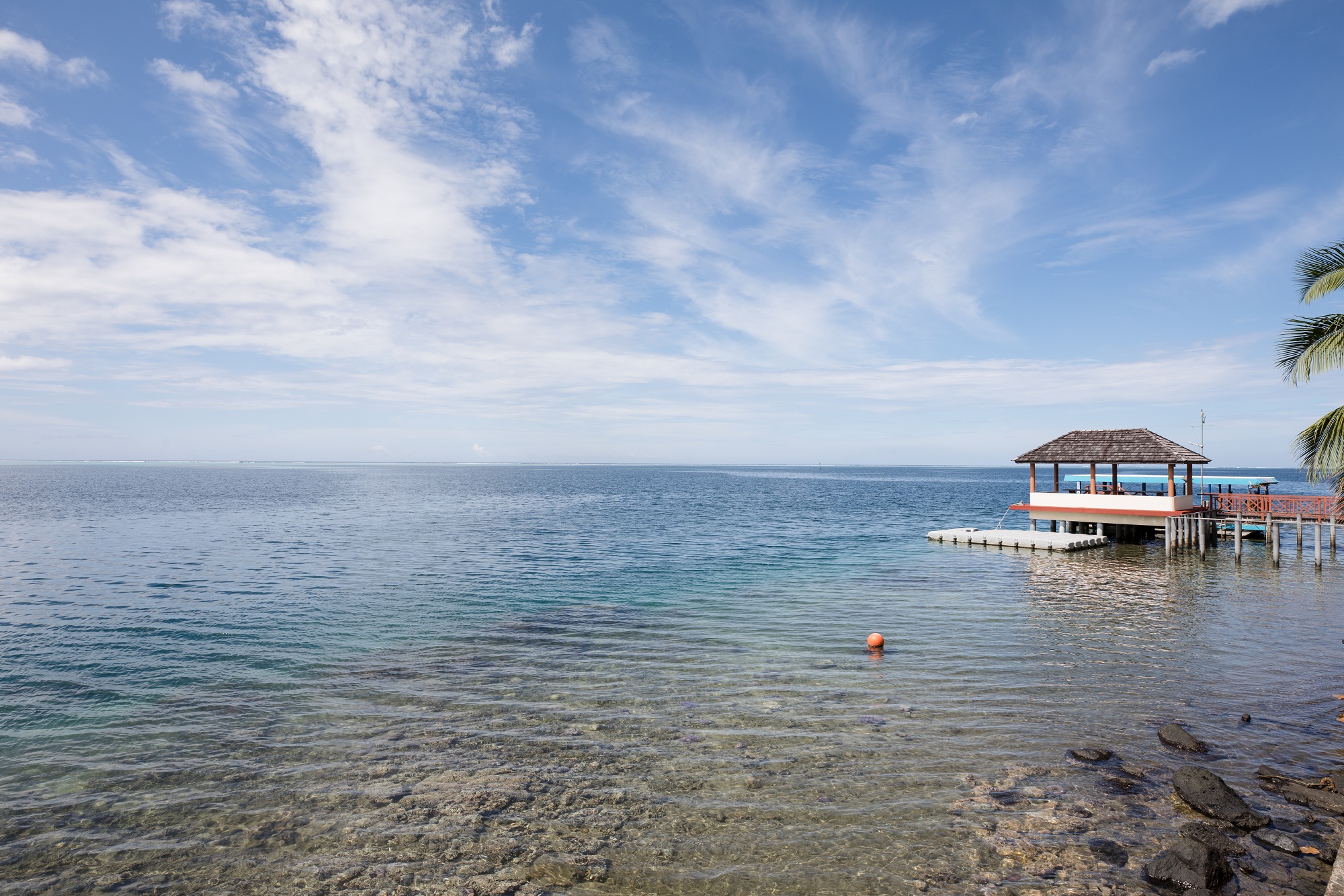 Vue du lagon de Papara depuis le jardin de Hiti Moana Villa