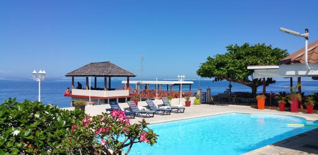 Jardin tropical et piscine de Hiti Moana Villa à Papara, Tahiti